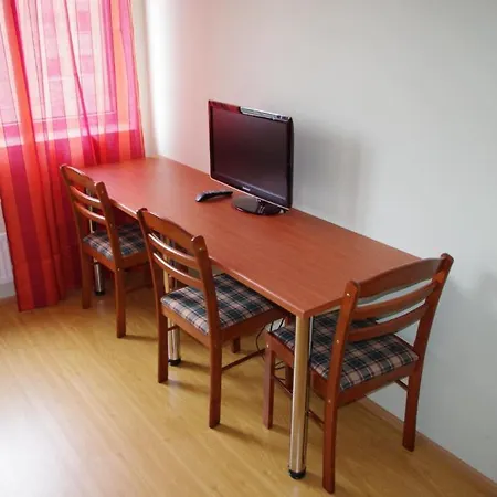 بيت شباب Sports Centre *